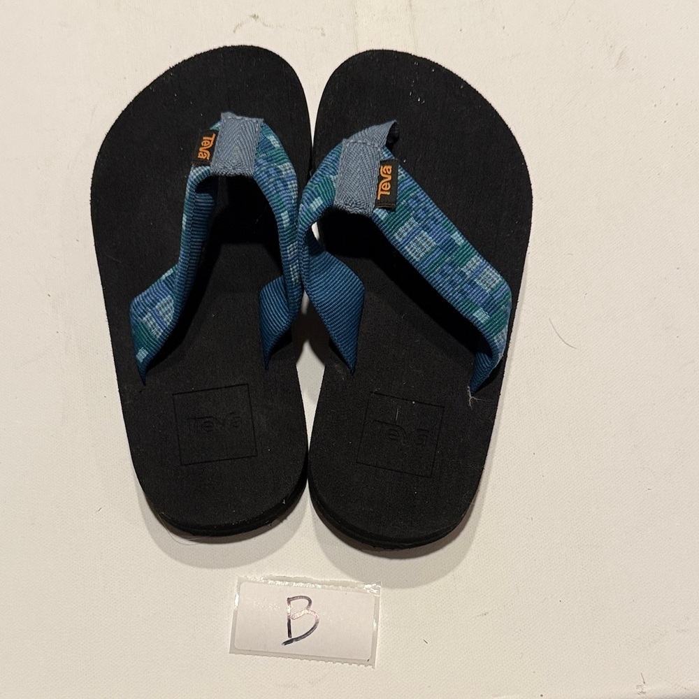 Teva Multicolor Patterned Sandals - Picture 3 of 4
